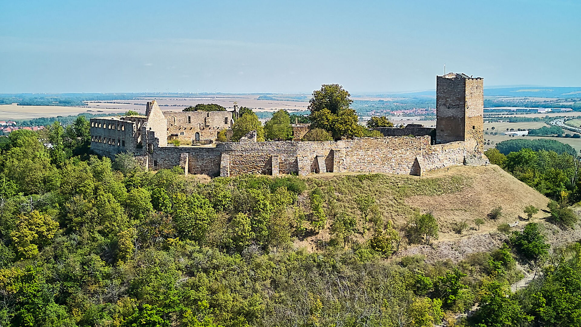 Burgruine Gleichen bei Wandersleben aus der Vogelperspektive