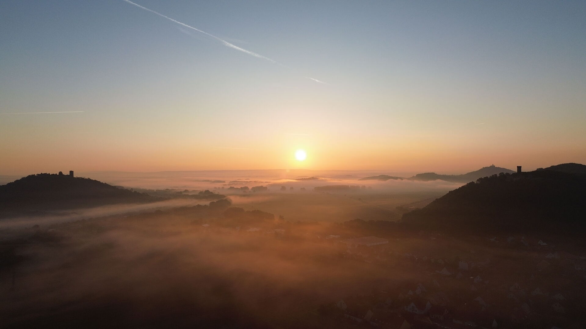 Alle drei Burgen der Drei Gleichen im Morgennebel