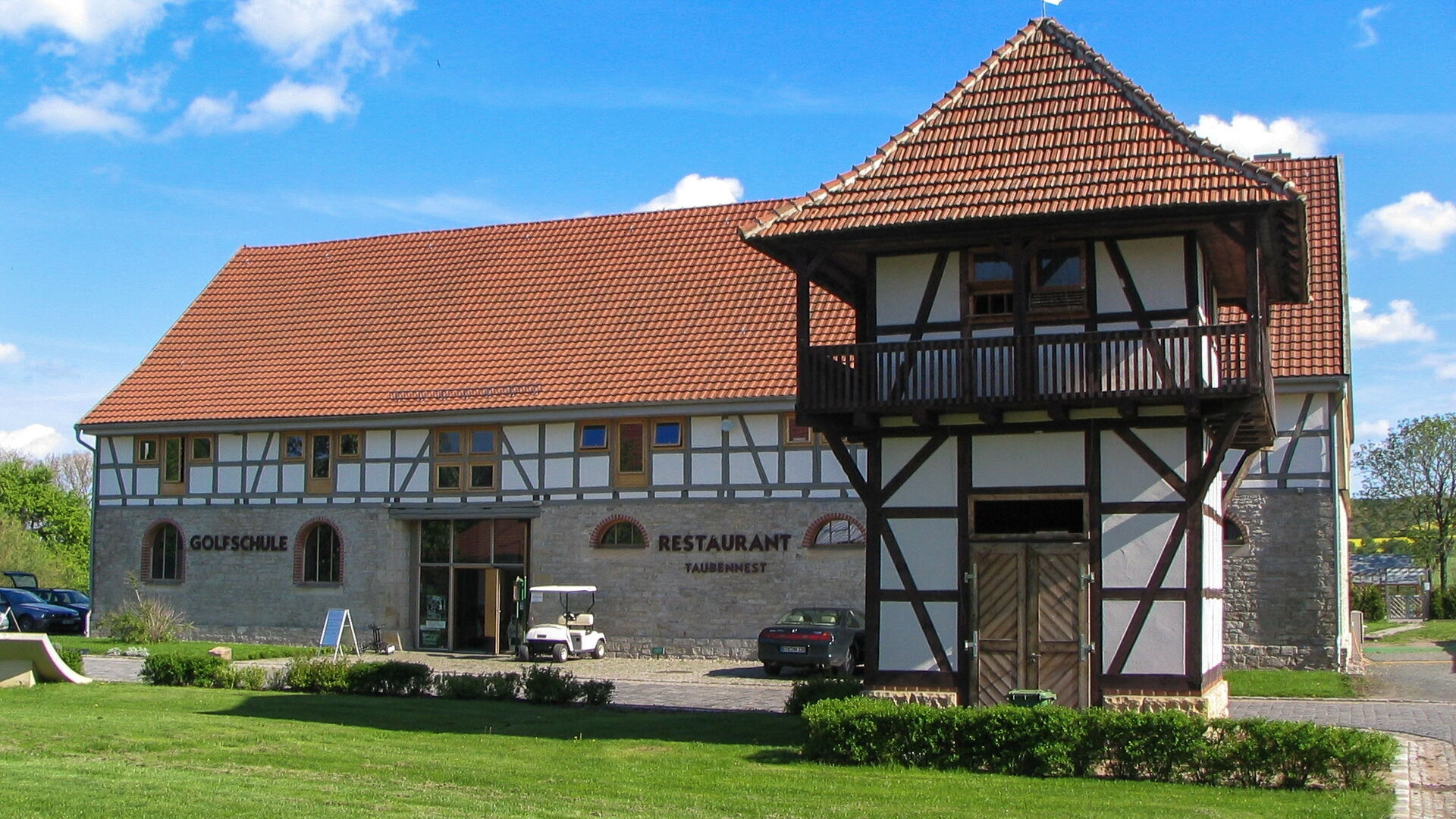 Gut Ringhofen mit Restaurant Taubennest und Golfschule